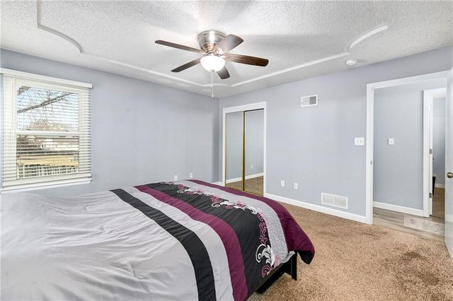 1128 N Mohican Court, Independence, MO 64056