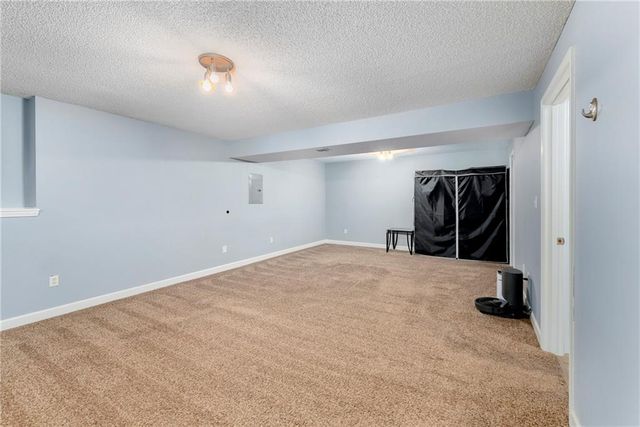 1128 N Mohican Court, Independence, MO 64056