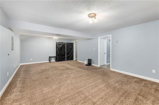 1128 N Mohican Court, Independence, MO 64056