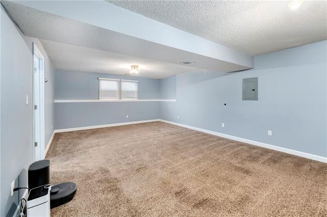 1128 N Mohican Court, Independence, MO 64056