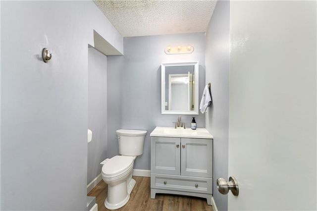 1128 N Mohican Court, Independence, MO 64056