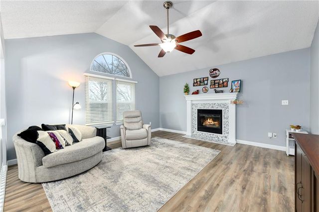 1128 N Mohican Court, Independence, MO 64056