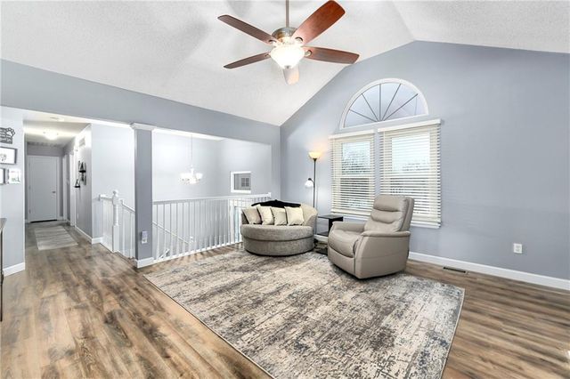 1128 N Mohican Court, Independence, MO 64056