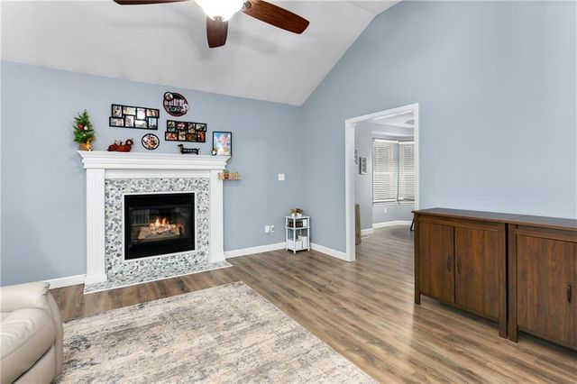 1128 N Mohican Court, Independence, MO 64056