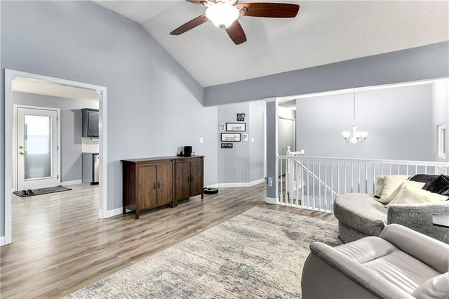 1128 N Mohican Court, Independence, MO 64056