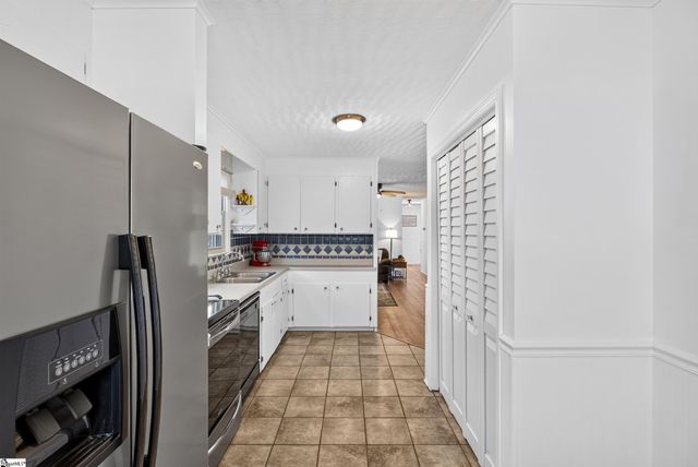 230 Clearview Heights, Boiling Springs, SC 29316