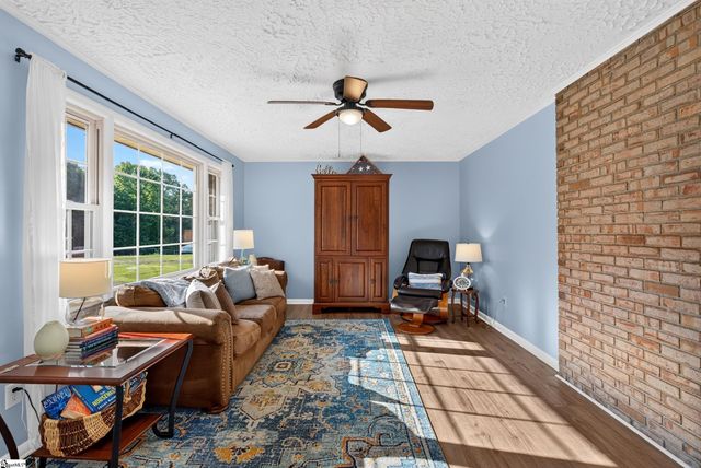 230 Clearview Heights, Boiling Springs, SC 29316