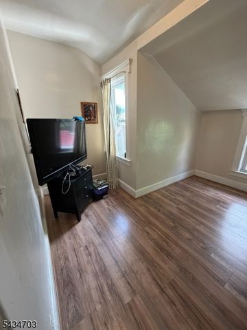 471 20Th Ave, Paterson City, NJ 07513