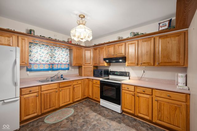 11420 W State Road 32, Yorktown, IN 47396