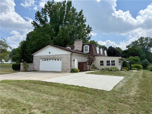 7455 Brushmore Avenue NW, North Canton, OH 44720