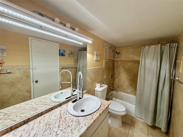 1301 NE Miami Gardens Dr 711W, Miami, FL 33179