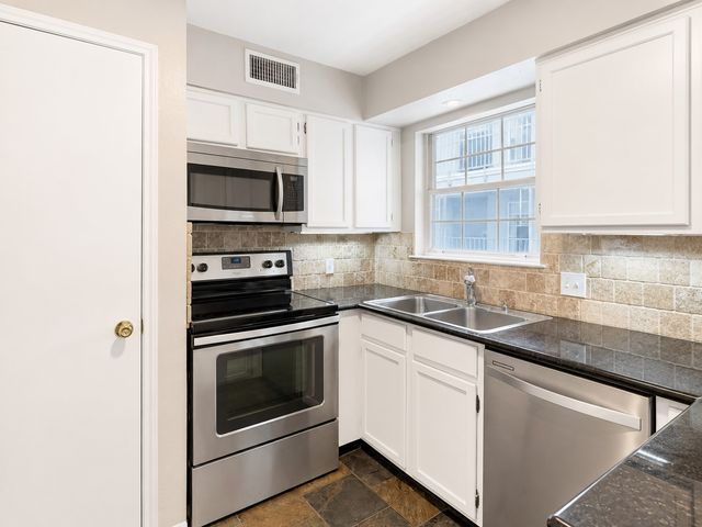 4303 Buena Vista Street 202, Dallas, TX 75205
