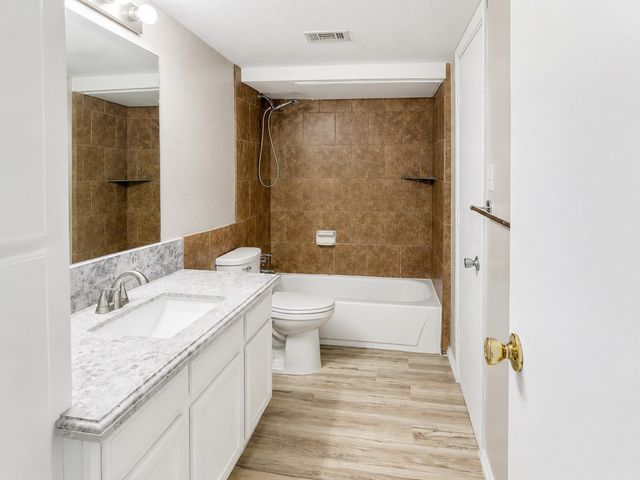 4303 Buena Vista Street 202, Dallas, TX 75205