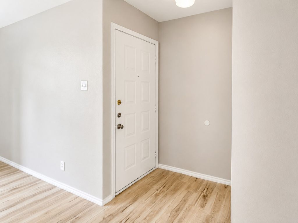 4303 Buena Vista Street 202, Dallas, TX 75205