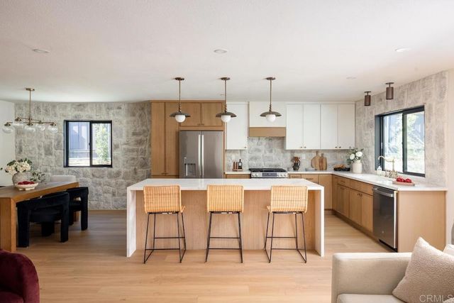 1860 Valencia Avenue, Carlsbad, CA 92008