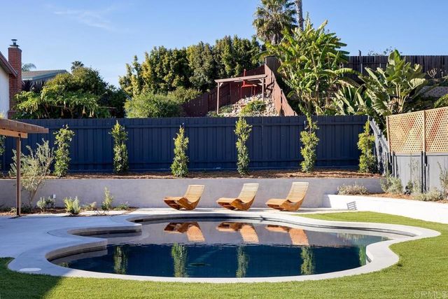 1860 Valencia Avenue, Carlsbad, CA 92008