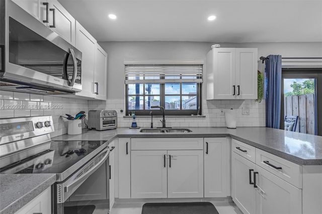 5725 SW 132nd Ct 21-5, Miami, FL 33183