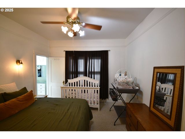 609 E 10TH St, The Dalles, OR 97058