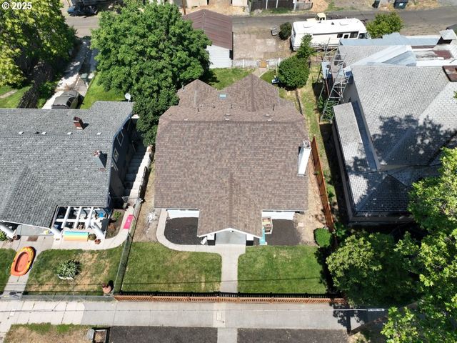 609 E 10TH St, The Dalles, OR 97058