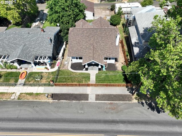 609 E 10TH St, The Dalles, OR 97058