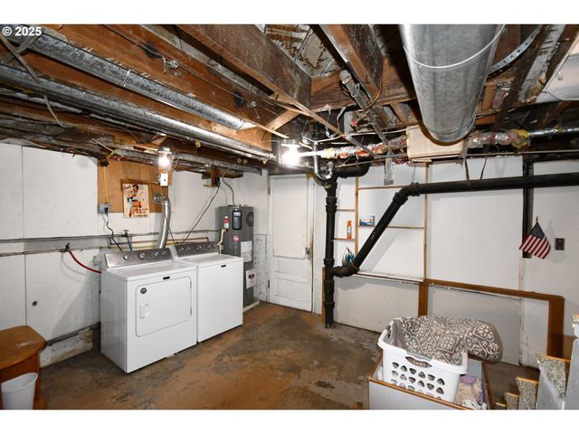 609 E 10TH St, The Dalles, OR 97058
