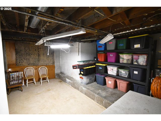 609 E 10TH St, The Dalles, OR 97058