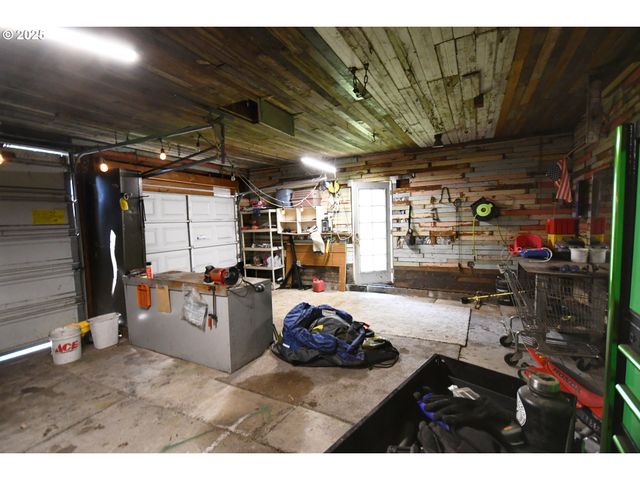 609 E 10TH St, The Dalles, OR 97058