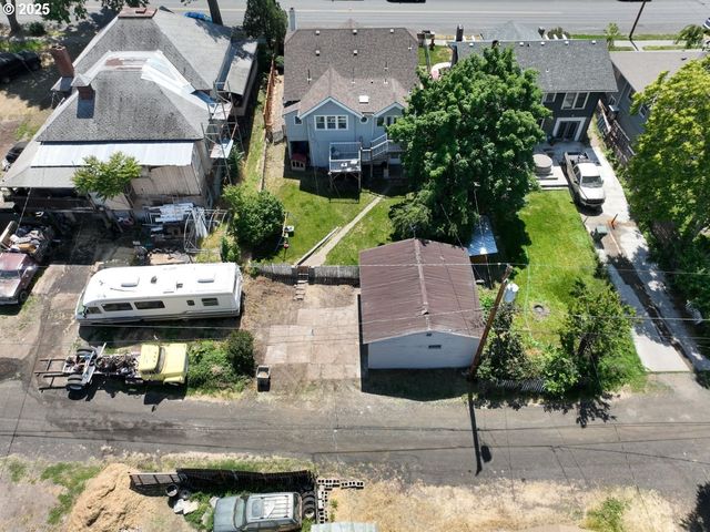 609 E 10TH St, The Dalles, OR 97058