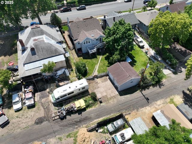 609 E 10TH St, The Dalles, OR 97058