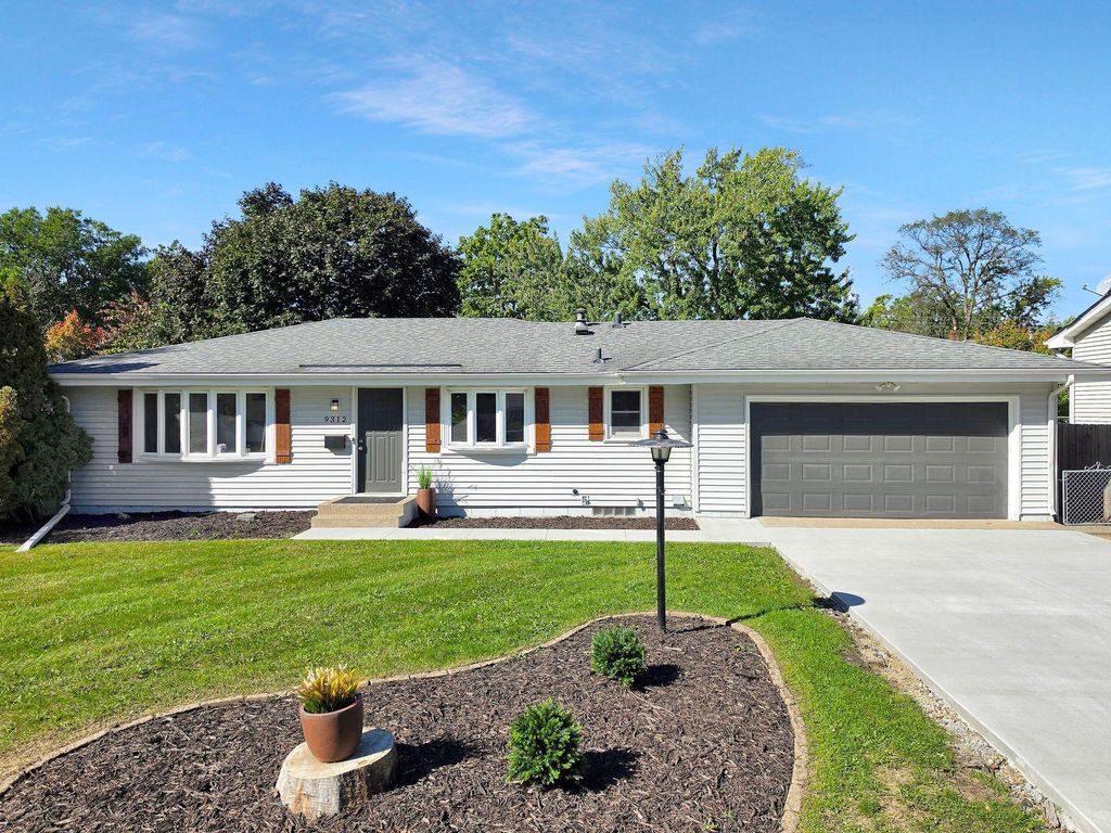 9312 Oakland Avenue S, Bloomington, MN 55420 — exterior