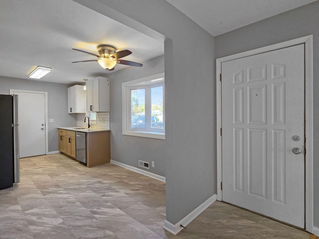 9312 Oakland Avenue S, Bloomington, MN 55420 — photo 2