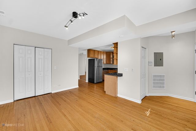 2316 W ROSEMONT Avenue 3, Chicago, IL 60659