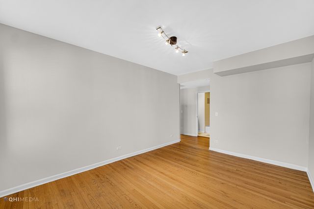 2316 W ROSEMONT Avenue 3, Chicago, IL 60659