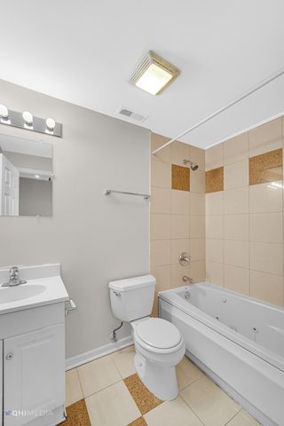 2316 W ROSEMONT Avenue 3, Chicago, IL 60659