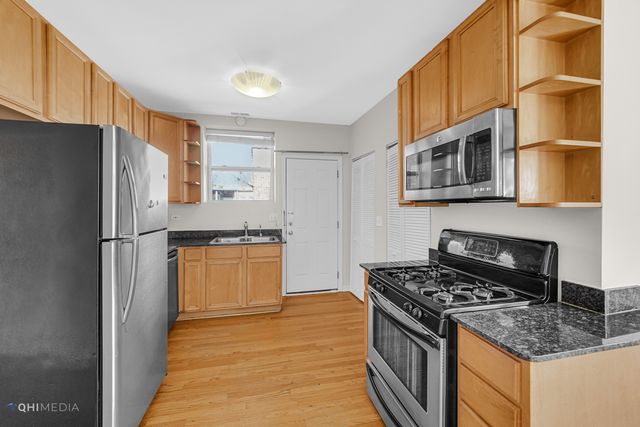2316 W ROSEMONT Avenue 3, Chicago, IL 60659