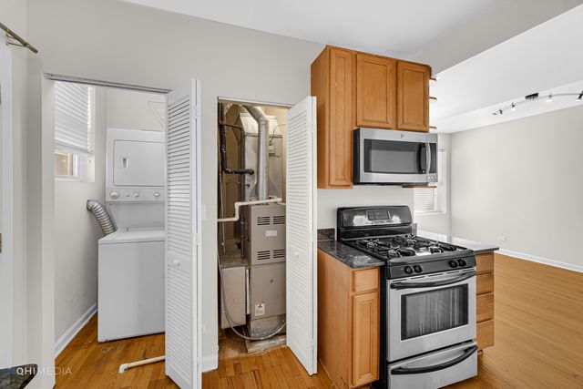 2316 W ROSEMONT Avenue 3, Chicago, IL 60659