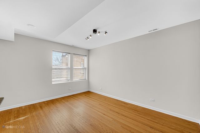2316 W ROSEMONT Avenue 3, Chicago, IL 60659