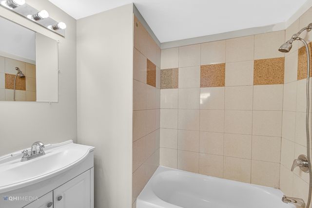 2316 W ROSEMONT Avenue 3, Chicago, IL 60659