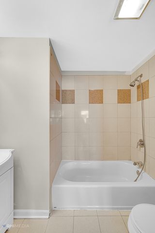 2316 W ROSEMONT Avenue 3, Chicago, IL 60659