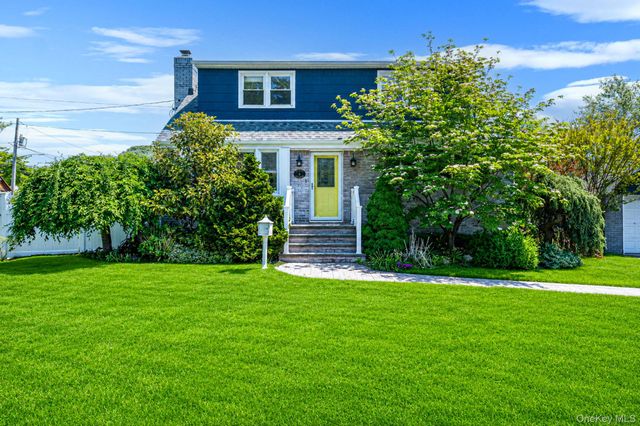 6 Lake Avenue, Merrick, NY 11566