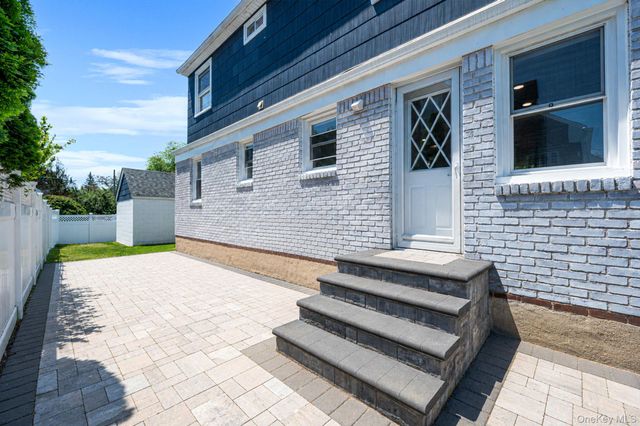 6 Lake Avenue, Merrick, NY 11566
