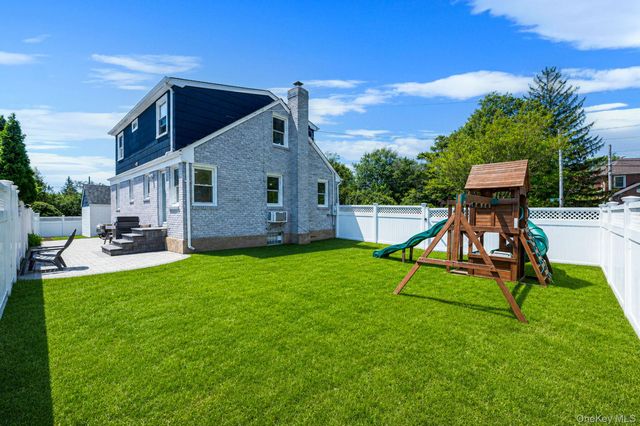 6 Lake Avenue, Merrick, NY 11566