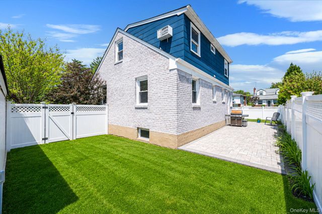 6 Lake Avenue, Merrick, NY 11566