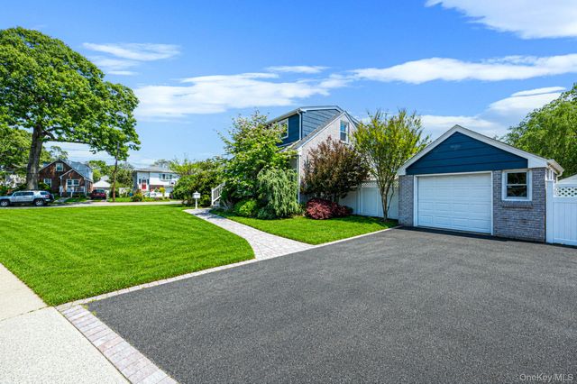6 Lake Avenue, Merrick, NY 11566