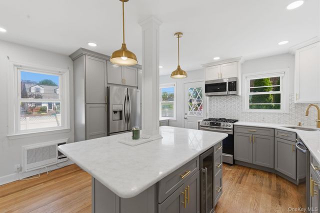 6 Lake Avenue, Merrick, NY 11566