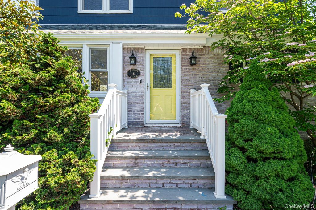 6 Lake Avenue, Merrick, NY 11566