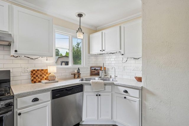 1633 Aldoro DRIVE, Waukesha, WI 53188