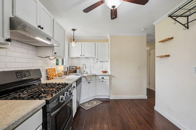 1633 Aldoro DRIVE, Waukesha, WI 53188