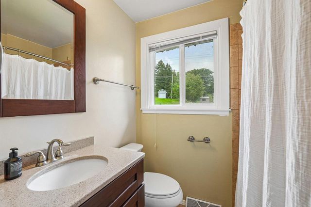 1633 Aldoro DRIVE, Waukesha, WI 53188