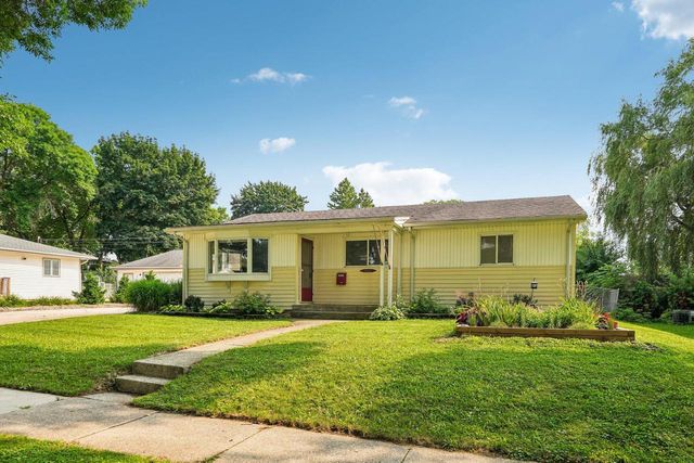 1633 Aldoro DRIVE, Waukesha, WI 53188